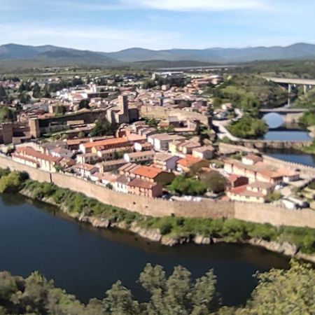 ブイトラゴ・デル・ロソヤPuente Viejo De Buitrago Casa Enebroアパートメント エクステリア 写真