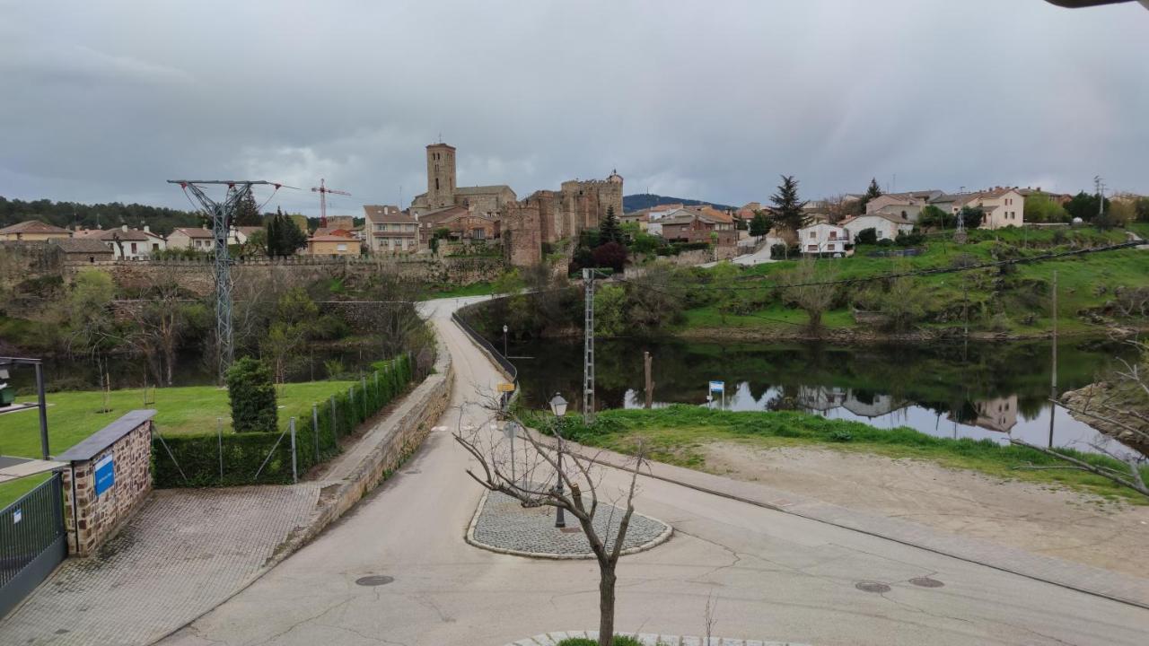 ブイトラゴ・デル・ロソヤPuente Viejo De Buitrago Casa Enebroアパートメント エクステリア 写真