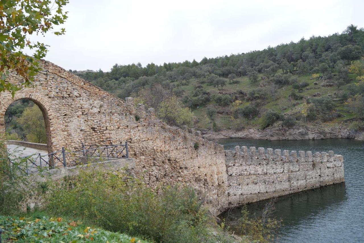 ブイトラゴ・デル・ロソヤPuente Viejo De Buitrago Casa Enebroアパートメント エクステリア 写真